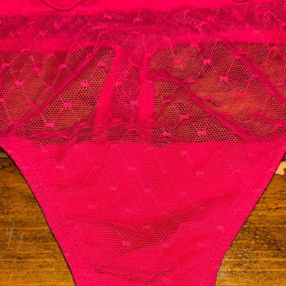 Size Large Lace Mesh Red Thong - Picture 4 of 4